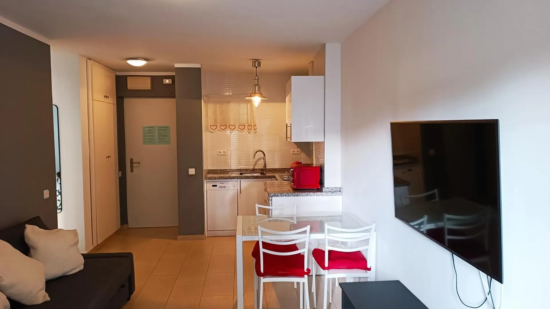 Aga: Beachfront Benalmadena Apartment with Sea View Terrace 0*,