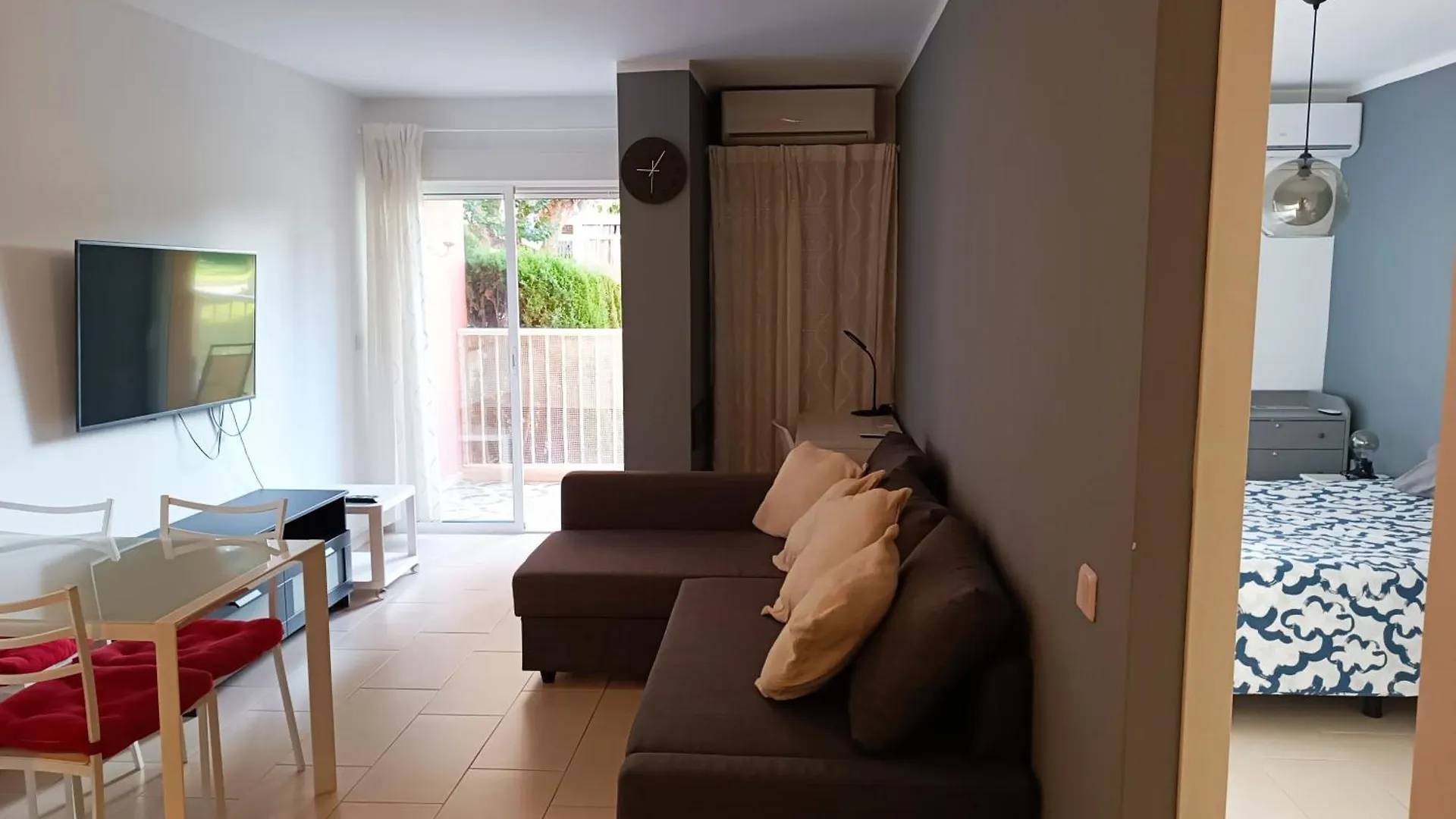 Aga: Beachfront Benalmadena Apartment with Sea View Terrace