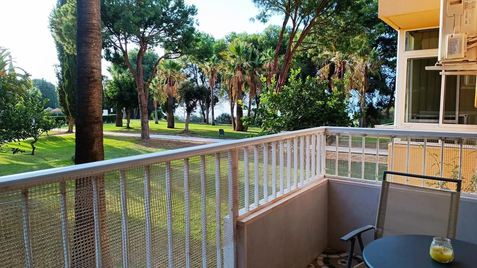 Aga: Beachfront Benalmadena Apartment with Sea View Terrace