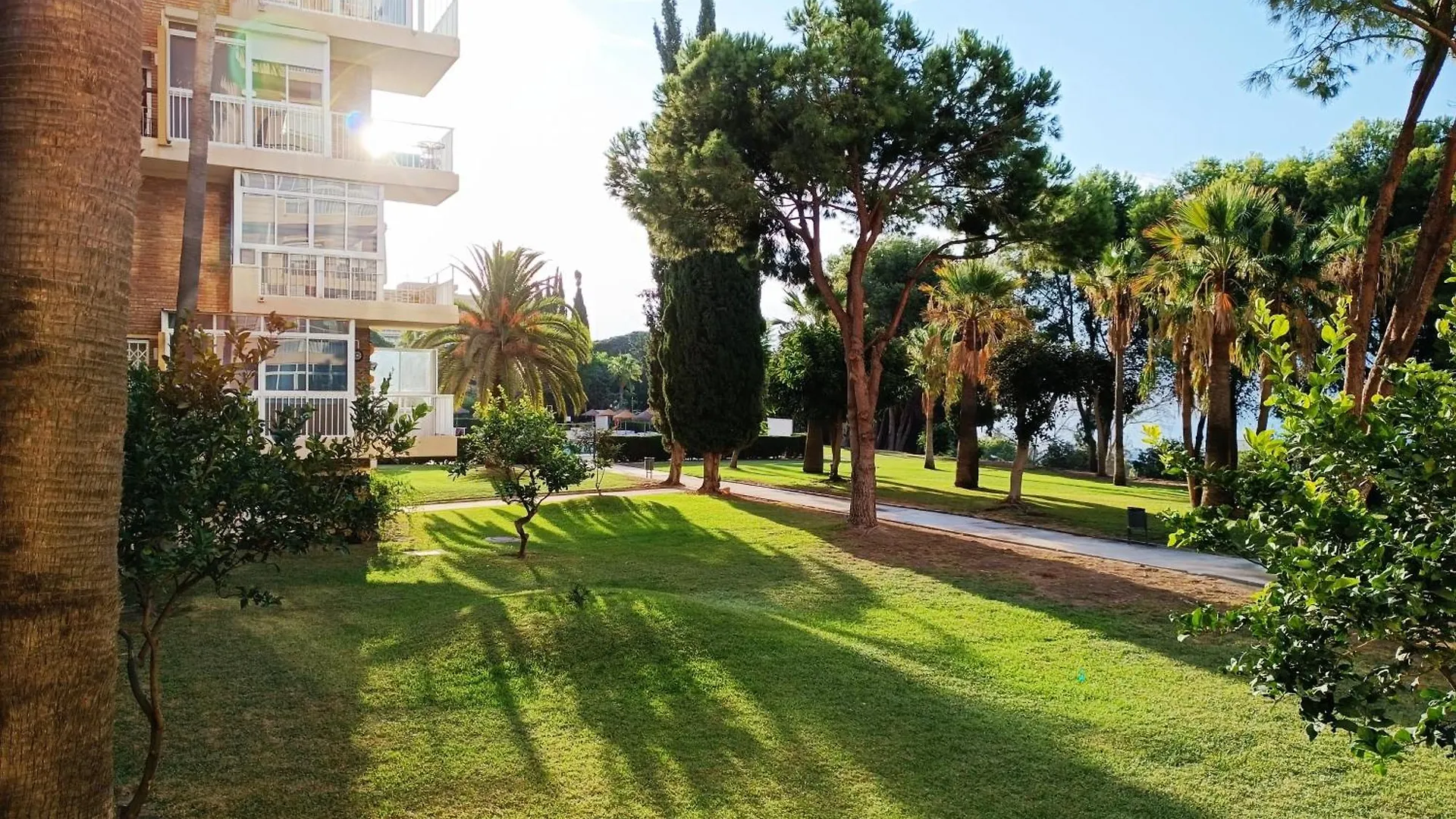 Aga - Apartamento Benalmadena Terraza Con Vistas Al Mar Y Jardin, Piscina, Wifi, Nuevo, 1 Dormitorio Apartmán