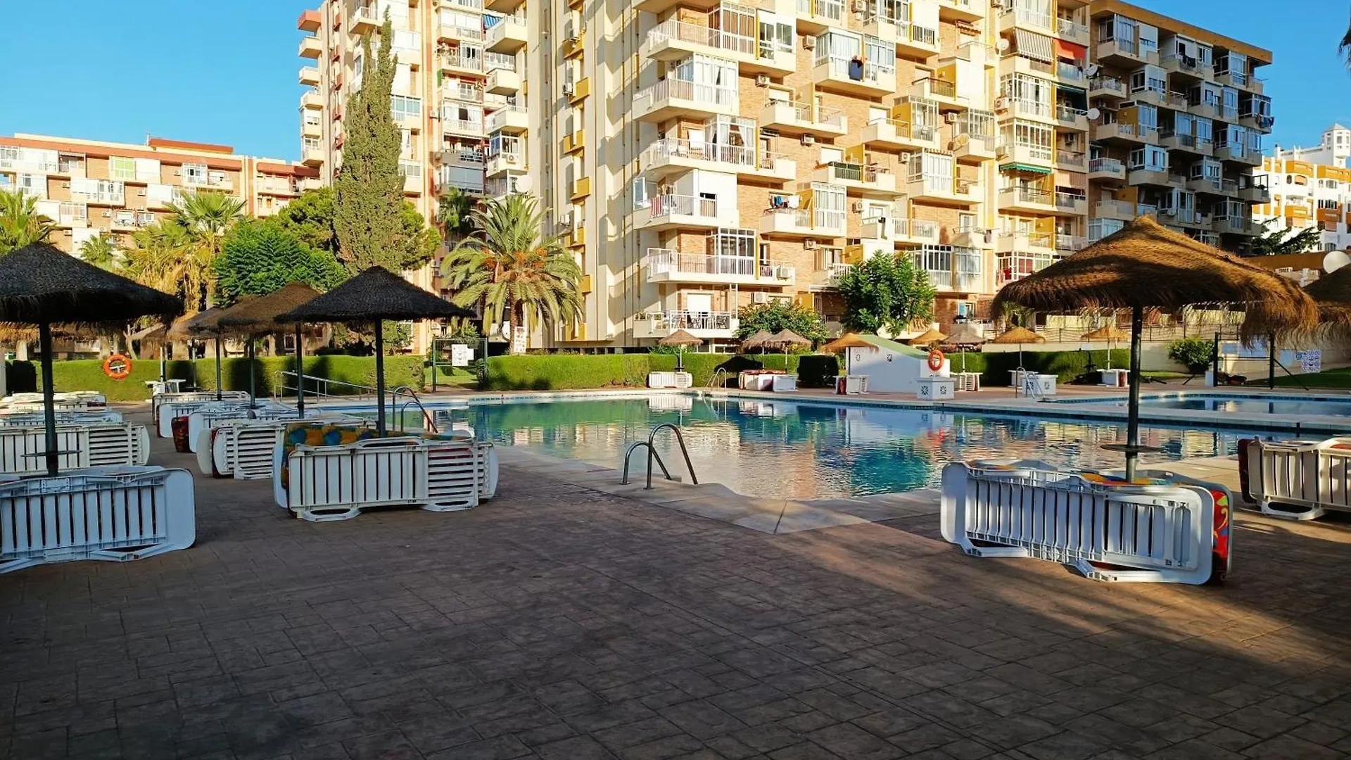 Apartmán Aga - Apartamento Benalmadena Terraza Con Vistas Al Mar Y Jardin, Piscina, Wifi, Nuevo, 1 Dormitorio